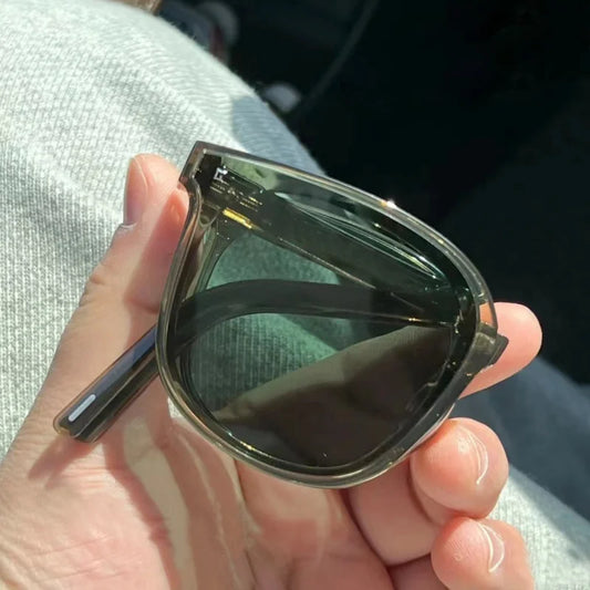 Lunettes de Soleil Pliables Femme – Monture Carrée Chic, Protection UV400, Compactes & Élégantes